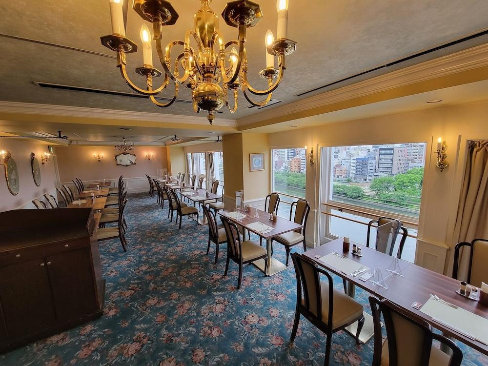 โรงแรมโอซาก้า คาสเซิ่ล 4* โอซาก้า